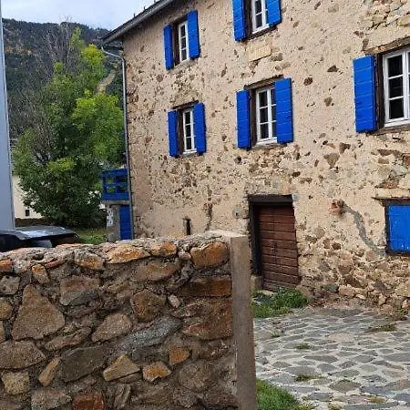 Les Volets Bleus Les Angles (Pyrenees-Orientales)