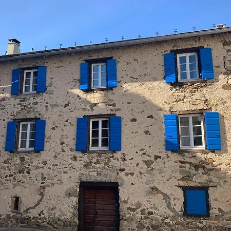 Holiday home Les Volets Bleus *