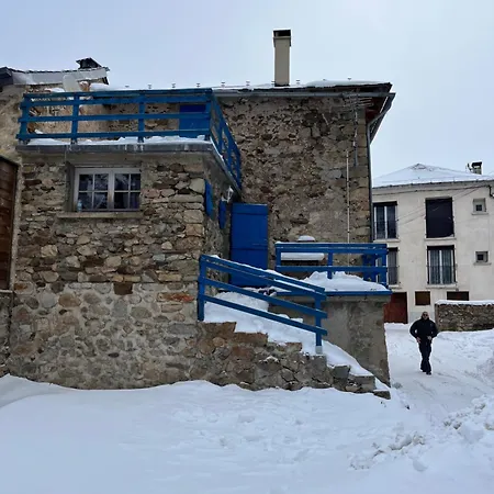 Les Volets Bleus Holiday home *